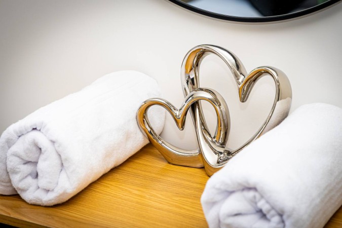 Decorative rolled towels with heart detail for Airbnb guests.