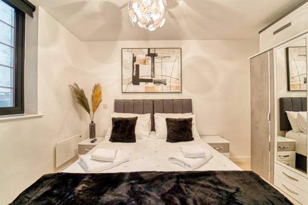 Symmetrical view of a beautifully prepared Airbnb bedroom with fresh bedding.